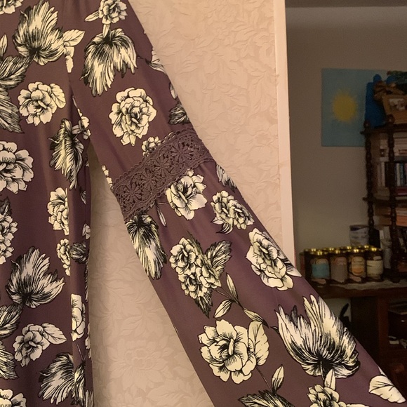 Pink Rose brand name flower printed dress/ long sleeve with lace trim - Picture 3 of 5